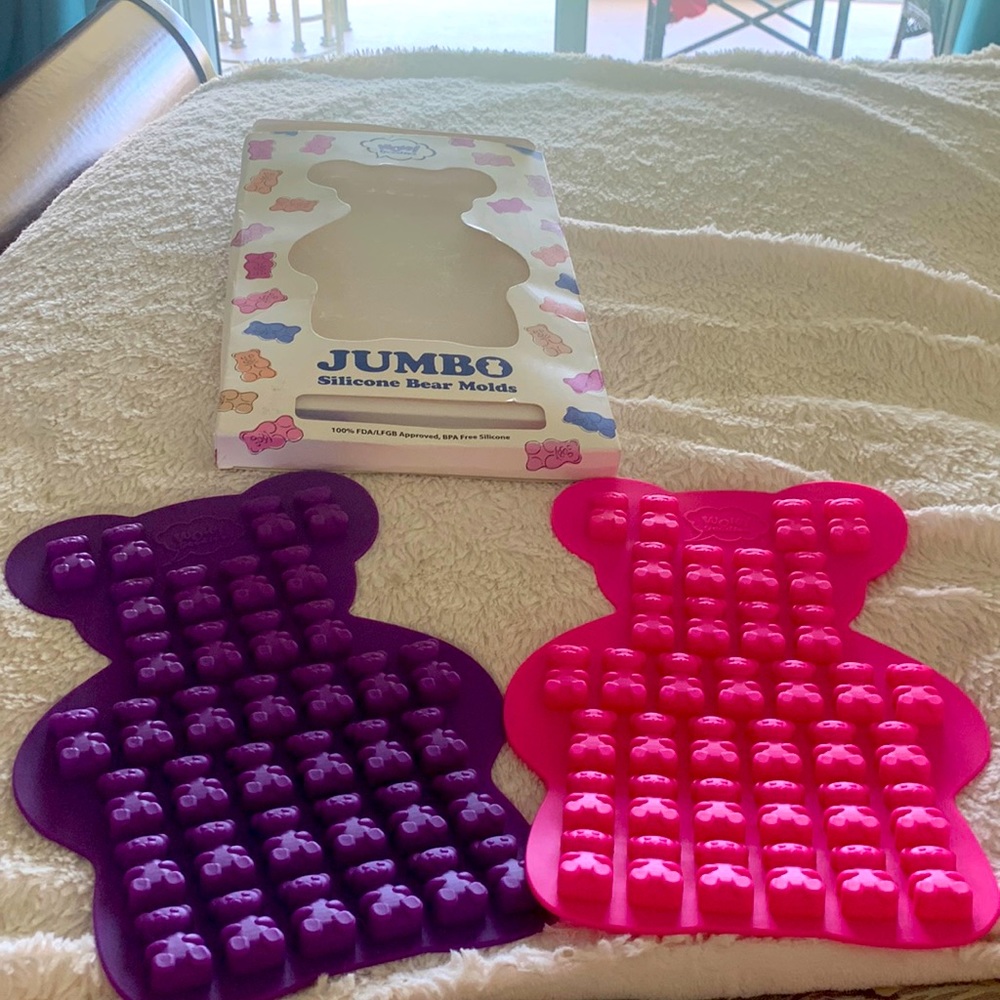NWOT WOW Goodies JUMBO 3D Silicone Bear Molds; FDA/LFGB Approved